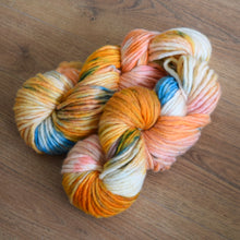 Load image into Gallery viewer, BIRD OF PARADISE | handdyed corriedale pencil roving