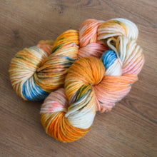 Load image into Gallery viewer, BIRD OF PARADISE | handdyed corriedale pencil roving
